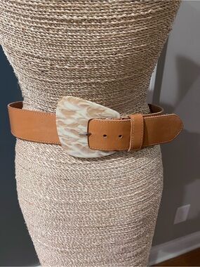 Pearl Wide Tan Leather Belt with days horn cream buckle